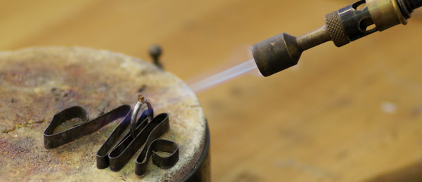 Gasbrænderhåndtag og ⇒ lodde- og smelteudstyr til smykkeproduktion og smykkefremstilling